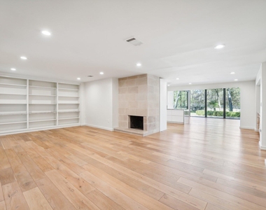 3927 Balcones Dr - Photo Thumbnail 10