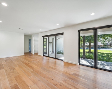 3927 Balcones Dr - Photo Thumbnail 12