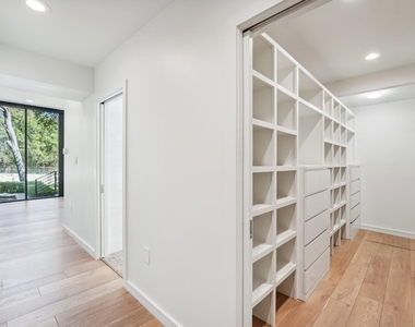 3927 Balcones Dr - Photo Thumbnail 7