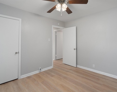 1012 Barbara Dr - Photo Thumbnail 15