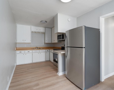 1012 Barbara Dr - Photo Thumbnail 4