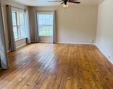 2705 Sherwood Ln - Photo Thumbnail 3
