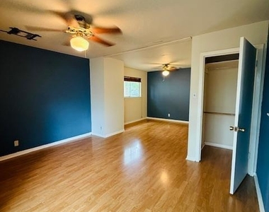 2705 Sherwood Ln - Photo Thumbnail 6