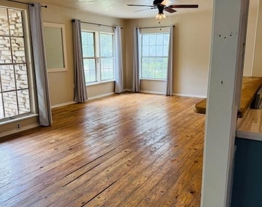 2705 Sherwood Ln - Photo Thumbnail 2