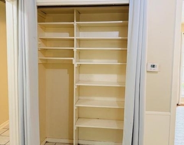 2705 Sherwood Ln - Photo Thumbnail 4