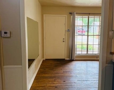 2705 Sherwood Ln - Photo Thumbnail 1
