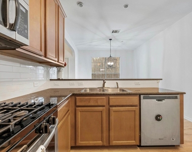 1310 W Parmer Ln - Photo Thumbnail 10