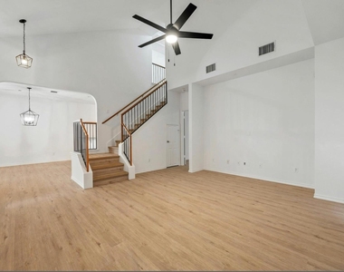 1310 W Parmer Ln - Photo Thumbnail 3