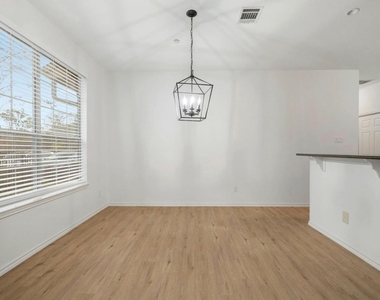 1310 W Parmer Ln - Photo Thumbnail 14