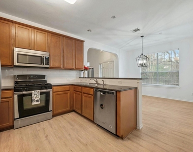 1310 W Parmer Ln - Photo Thumbnail 9