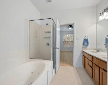 1310 W Parmer Ln - Photo Thumbnail 21