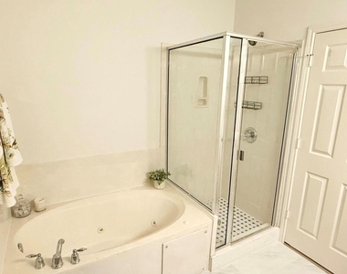 1310 W Parmer Ln - Photo Thumbnail 19