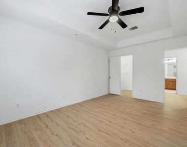 1310 W Parmer Ln - Photo Thumbnail 25