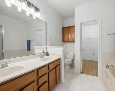 1310 W Parmer Ln - Photo Thumbnail 20