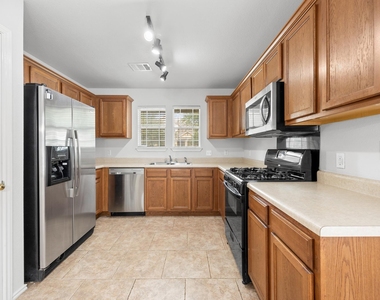 105 Fire Island Dr - Photo Thumbnail 7