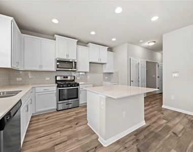 10025 Dawn Pearl Dr - Photo Thumbnail 8