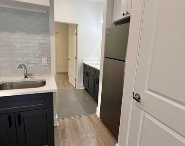 2210 Pearl St - Photo Thumbnail 5