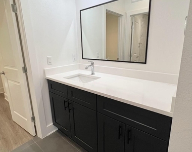 2210 Pearl St - Photo Thumbnail 7