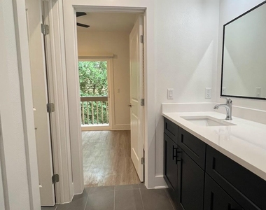 2210 Pearl St - Photo Thumbnail 6