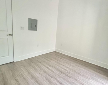 2210 Pearl St - Photo Thumbnail 12