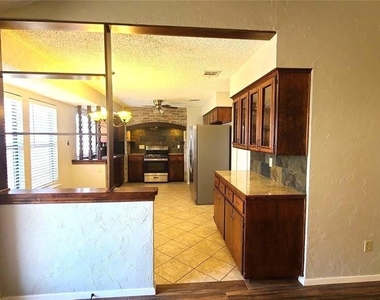 13112 Lamplight Village Ave - Photo Thumbnail 5