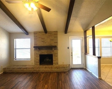 13112 Lamplight Village Ave - Photo Thumbnail 3