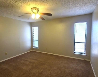 13112 Lamplight Village Ave - Photo Thumbnail 10