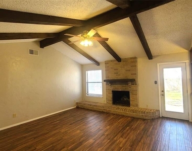 13112 Lamplight Village Ave - Photo Thumbnail 2
