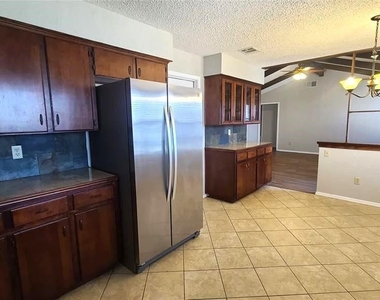 13112 Lamplight Village Ave - Photo Thumbnail 9