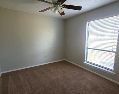 13112 Lamplight Village Ave - Photo Thumbnail 15
