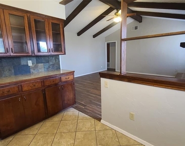 13112 Lamplight Village Ave - Photo Thumbnail 6