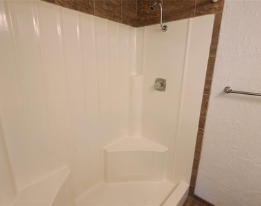 13112 Lamplight Village Ave - Photo Thumbnail 14