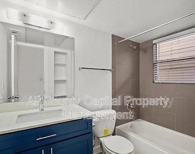 502 W 35th St - Photo Thumbnail 3