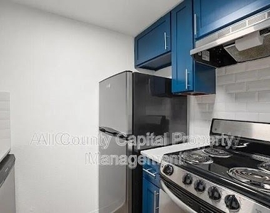 502 W 35th St - Photo Thumbnail 2