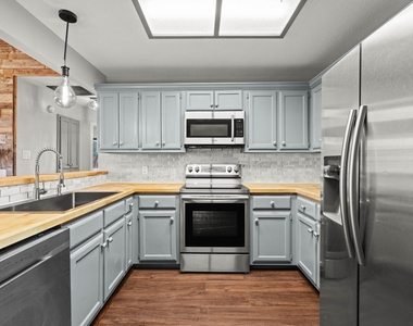 820 Mica Ln - Photo Thumbnail 12