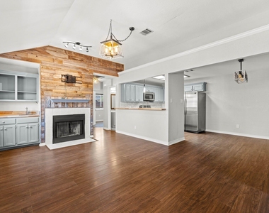 820 Mica Ln - Photo Thumbnail 2