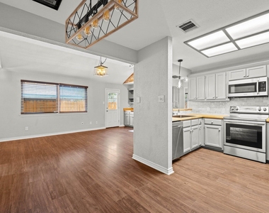 820 Mica Ln - Photo Thumbnail 10