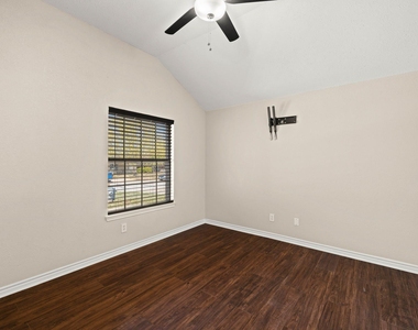 820 Mica Ln - Photo Thumbnail 17