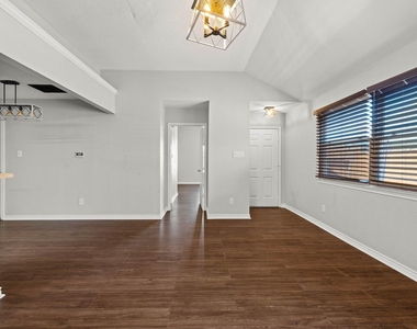820 Mica Ln - Photo Thumbnail 7