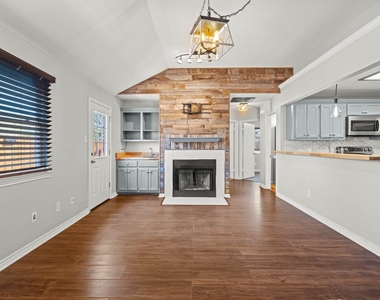 820 Mica Ln - Photo Thumbnail 3