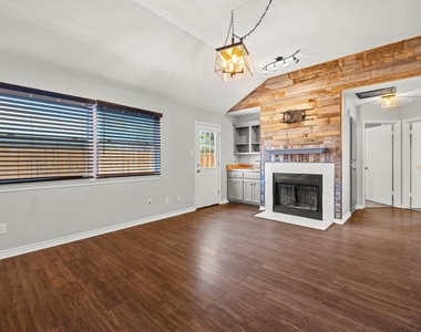 820 Mica Ln - Photo Thumbnail 4