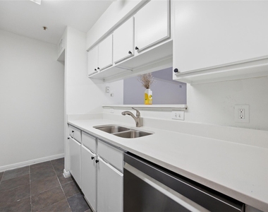 501 W 26th St - Photo Thumbnail 13