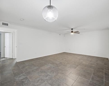 501 W 26th St - Photo Thumbnail 29