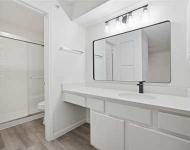 501 W 26th St - Photo Thumbnail 6