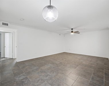 501 W 26th St - Photo Thumbnail 12