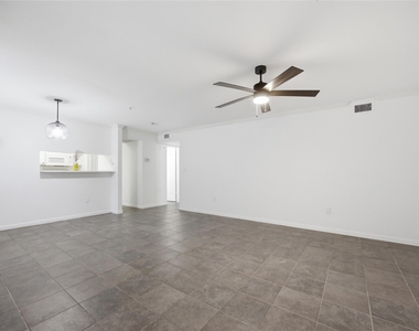 501 W 26th St - Photo Thumbnail 15