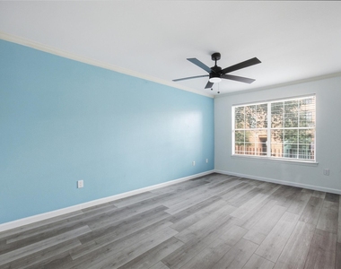 501 W 26th St - Photo Thumbnail 21