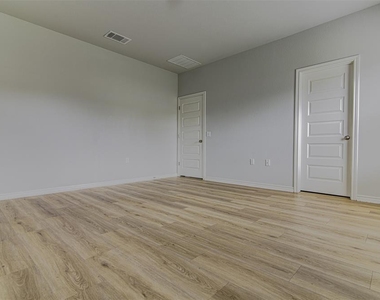 1311 Hazelton Cv - Photo Thumbnail 21