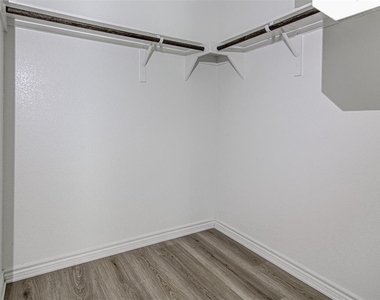 1311 Hazelton Cv - Photo Thumbnail 6