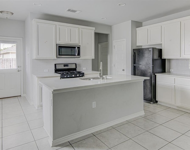 1311 Hazelton Cv - Photo Thumbnail 5